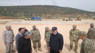 Bakan Akar’dan depremin vurduğu Kırıkhan’da inceleme