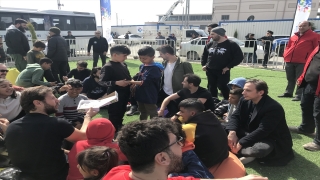Sinema ve dizi oyuncuları Gaziantep’teki konteyner kentte çocuklarla bir araya geldi