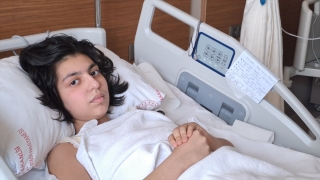 Enkazdan kurtulan Elif Naz, zor günleri ”başa çıkma kartı”yla atlatmaya çalışıyor