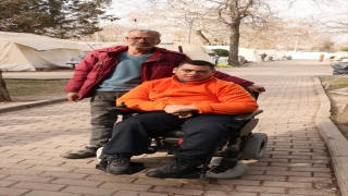 Selçuk Bayraktar, depremzede engelliye verdiği akülü araç sözünü yerine getirdi