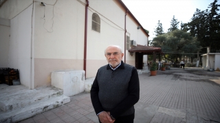 Depremde hasar gören Aziz Corc Kilisesi yardım malzemeleri deposu oldu
