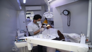 Diş hekimleri, depremzedelerin ağrısını dindirmek için mesaide