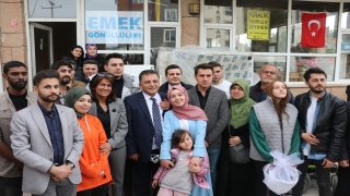 Burdur’da bir mahallede yaşayan gönüllüler 25 afetzede aileyi misafir ediyor