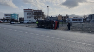 Osmaniye’de kaza sonrası devrilen kamyonun sürücüsü yaralandı