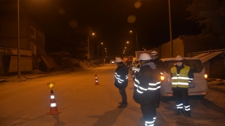 Depremin karanlığını aydınlatanların yoğun mesaisi devam ediyor
