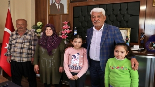 Osmaniye’de 10 yaşındaki Semanur, biriktirdiği harçlığını depremzedelere bağışladı