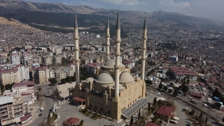 Kahramanmaraş’ın simge camisi depremlerin ardından tedbiren ibadete kapatıldı 