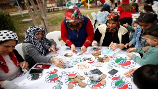Depremzede kadınlar kentlerinin magnetini yapıp gelir elde etti