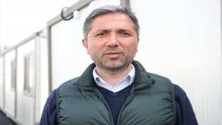İngiltere’den gelerek memleketi Elbistan’da depremin yaralarını sarmaya çalışıyor