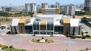 Mersin’de kurulan ”Giysi Evi”nde depremzedelerin ihtiyaçları karşılanıyor