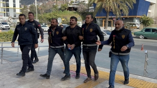 Alanya’da tartıştığı ev arkadaşını satırla öldüren zanlı tutuklandı