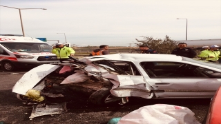 Mersin’de iki otomobilin çarpıştığı kazada 5’i depremzede 8 kişi yaralandı