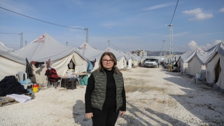 Türk Hukukçu Kadınlar Derneği Başkanı Süreyya Turan depremzede kadınları ziyaret etti