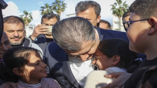 Sağlık Bakanı Fahrettin Koca, İskenderun’da depremzedeleri ziyaret etti