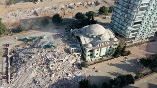 Kahramanmaraş’ta aciliyet gerektiren binaların yıkım işlemleri sürüyor