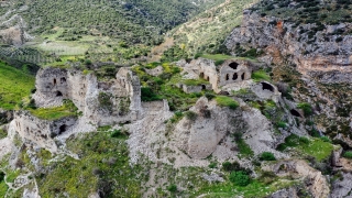 Hatay’daki tarihi Bakras Kalesi de depremlerde hasar gördü