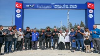 Avrupa’da yaşayan Türkler, depremzedeler için sahada