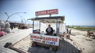 Depremlerin vurduğu Samandağ’da kahve tezgahını yeniden açtı