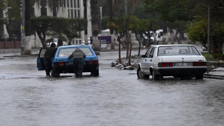 İskenderun’da sağanak etkili oluyor
