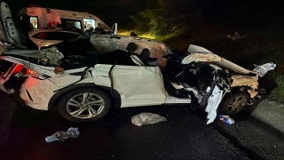 Mersin’de tıra çarpan otomobildeki 1 kişi öldü, 2 kişi yaralandı