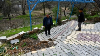 İslahiye’nin Çerçili Mahallesi’nde depremlerde oluşan yarık ve çöküntüler görüntülendi