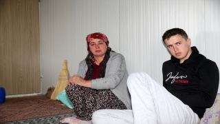 Depremde 2 çocuğu ile kız kardeşi ve yeğenini kaybeden kadının gözyaşı dinmiyor