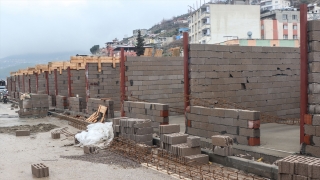 Bahçe Belediyesi çarşı esnafına geçici iş yeri ve konteyner çarşı yapıyor