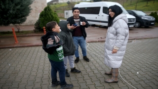 Tanınmış isimler depremzedelere destek için afet bölgesinde