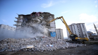 Kahramanmaraş’ta aciliyeti bulunan bina yıkım işlemleri sürüyor