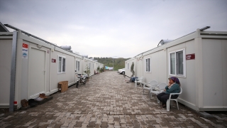 Depremlerde yıkıma uğrayan cadde ve ilçelerin isimleri konteyner kentte yaşatılıyor