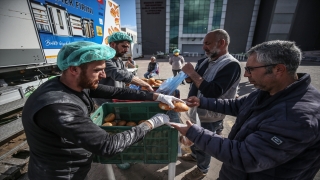 Hataylı depremzede 4 kardeş mobil fırında günde 25 bin ekmek üretiyor