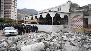 Depremden etkilenen Hatay’da cuma namazı kılındı
