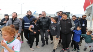 Oyuncu Tamer Karadağlı, Hatay’da depremzede çocuklarla bir araya geldi