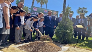 Kahramanmaraş merkezli depremlerde hayatını kaybedenler anısına Mersin’de fidan dikildi