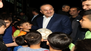 Dışişleri Bakanı Çavuşoğlu, Antalya’da depremzedelerle buluştu