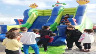 Hatay Samandağ’da depremzede çocuklar, oyun parkında eğlendi