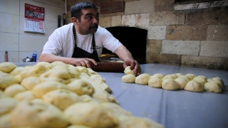 Tescilli Maraş çöreği ramazan sofraları için hazırlanıyor