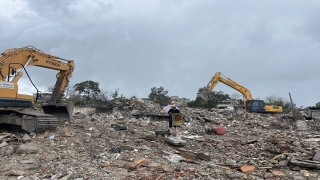 Hatay’da bina yıkım ve enkaz kaldırma çalışmaları 30 mahallede sürüyor