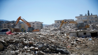 İskenderun’da enkaz kaldırma çalışmaları devam etti