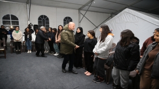 İçişleri Bakanı Soylu, Hatay’daki konteyner kentte gençlerle buluştu: