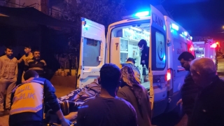 Adana’da evde çıkan yangında bir kişi dumandan etkilendi