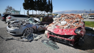 Kahramanmaraş’ta depremde zarar gören 1396 araç otoparka çekildi