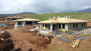 Nurdağı’ndaki köy tipi afet evlerinde kaba inşaat bitmek üzere
