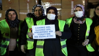 Azerbaycan’dan gelen yardımların içinden çıkan mektuplar duygulandırdı