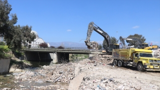 Hatay’da bina yıkım ve enkaz kaldırma çalışmaları 42 mahallede sürüyor