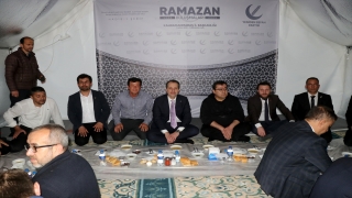 Yeniden Refah Partisi Genel Başkanı Erbakan, Kahramanmaraş’ta çadır kentte iftar yaptı