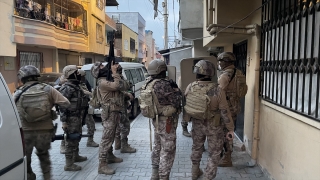 Mersin’de şafak operasyonunda ruhsatsız 6 tabanca ve 1 tüfek ele geçirildi