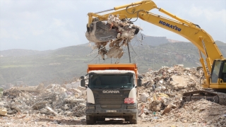 Hatay’da bina yıkım ve enkaz kaldırma çalışmaları sürüyor