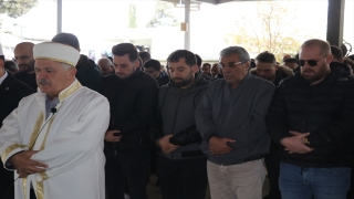 Adana’da üzerine kaya düşen otomobilde vefat eden Pınar öğretmen defnedildi
