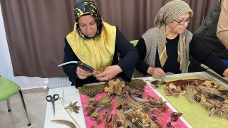 Mersin’de sergiden elde edilen gelirle depremzede aileye konteyner alındı 